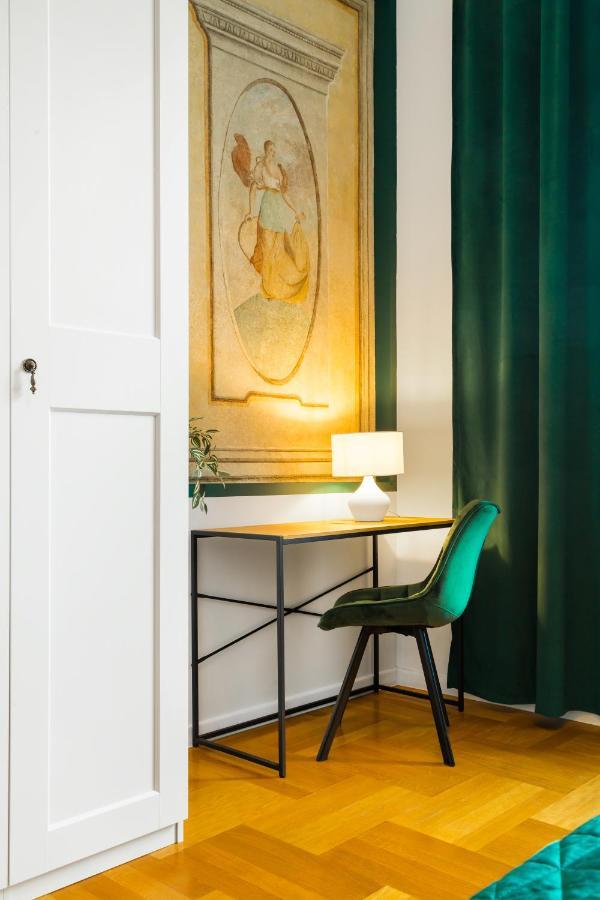 Glamorous Apartment In Heart Of Old Town Krakow Bagian luar foto